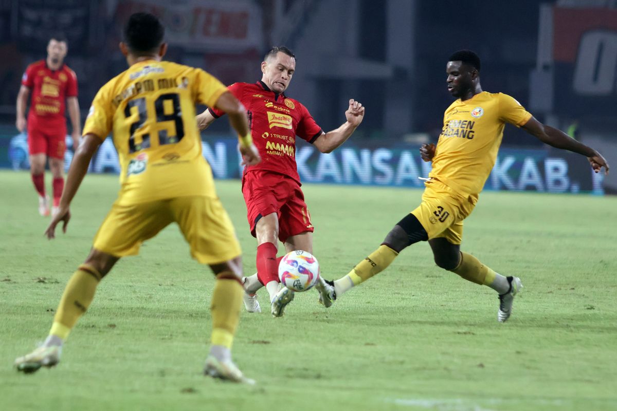 Persija Dihancurkan Semen Padang 0-2: Macan Kehilangan Taringnya