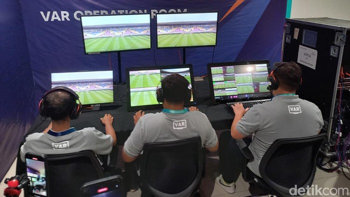 Wasit Asing & VAR: Liga 1 Lebih Baik? Buktinya!